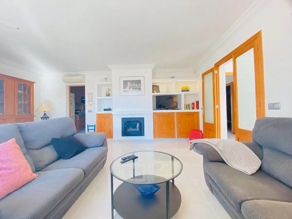 Big Sunny Apartment Near The Alcudia Beach!  الكوذيا