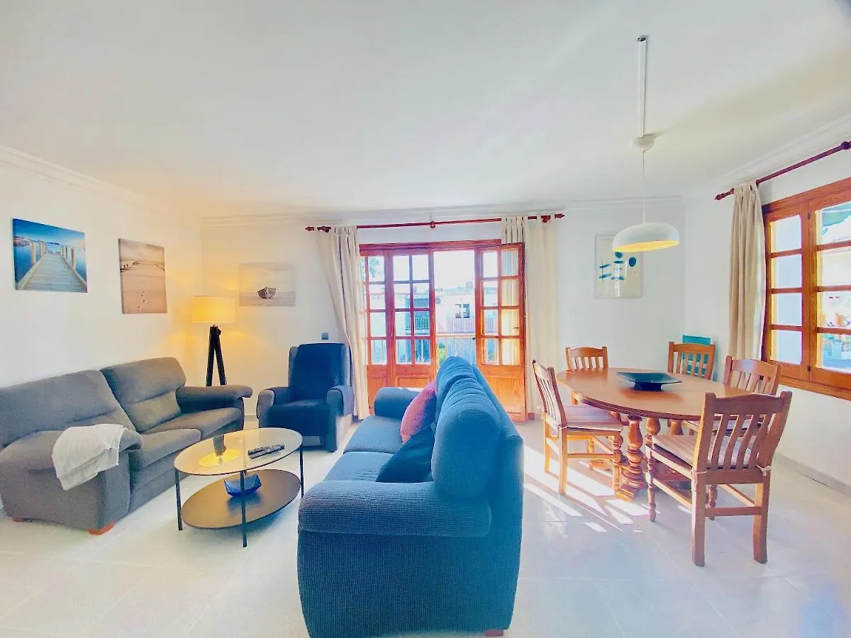 Big Sunny Apartment Near The Alcudia Beach!  الكوذيا